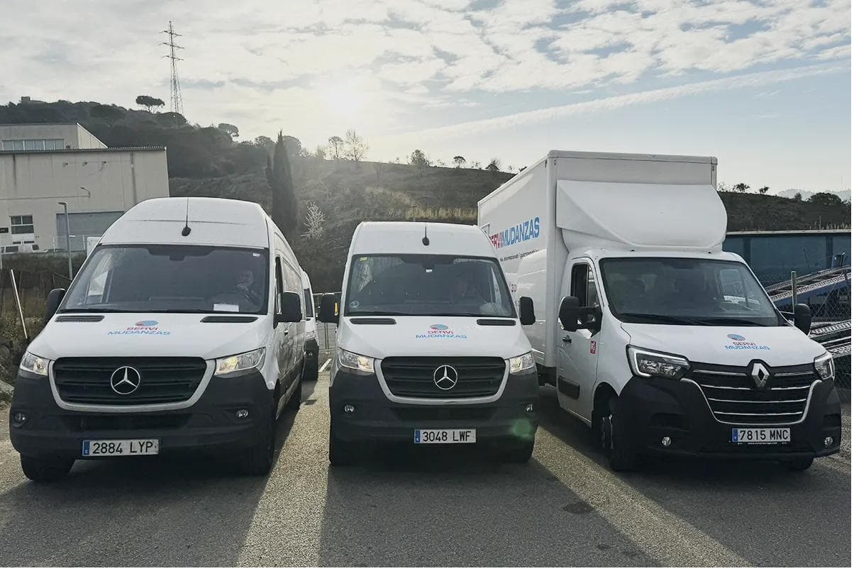 Equipo de operarios de Servimudanzas Tarragona durante una mudanza en la provincia de Tarragona